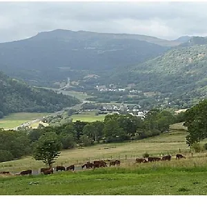 Au Pied Des Monts Du Cantal Appartement